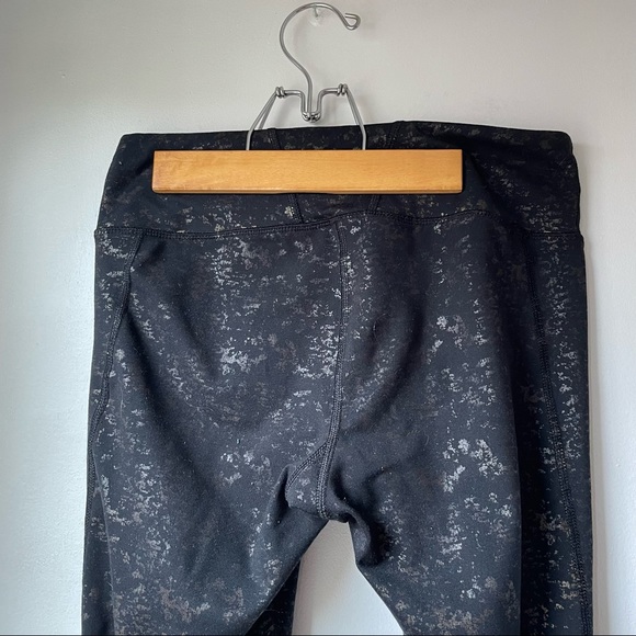 Shiny gold and purple capri leggings - Picture 3 of 4